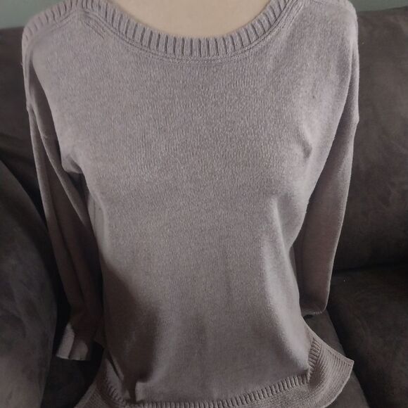 Old Navy Women's Taupe Crew Neck Sweater - Picture 1 of 5